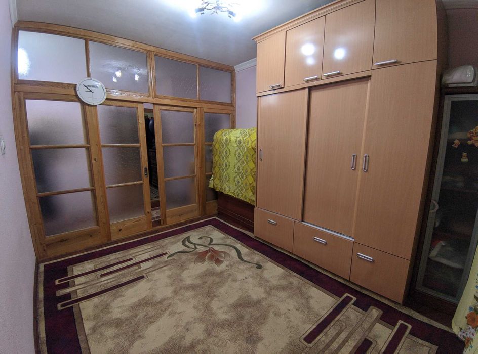 Продается своя 3/1/5 на Кара су 1. Напротив базарчика