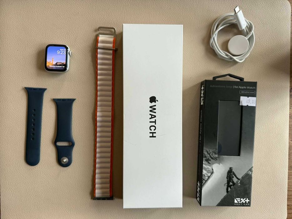 Apple Watch SE2 , 40 mm Смарт часовник