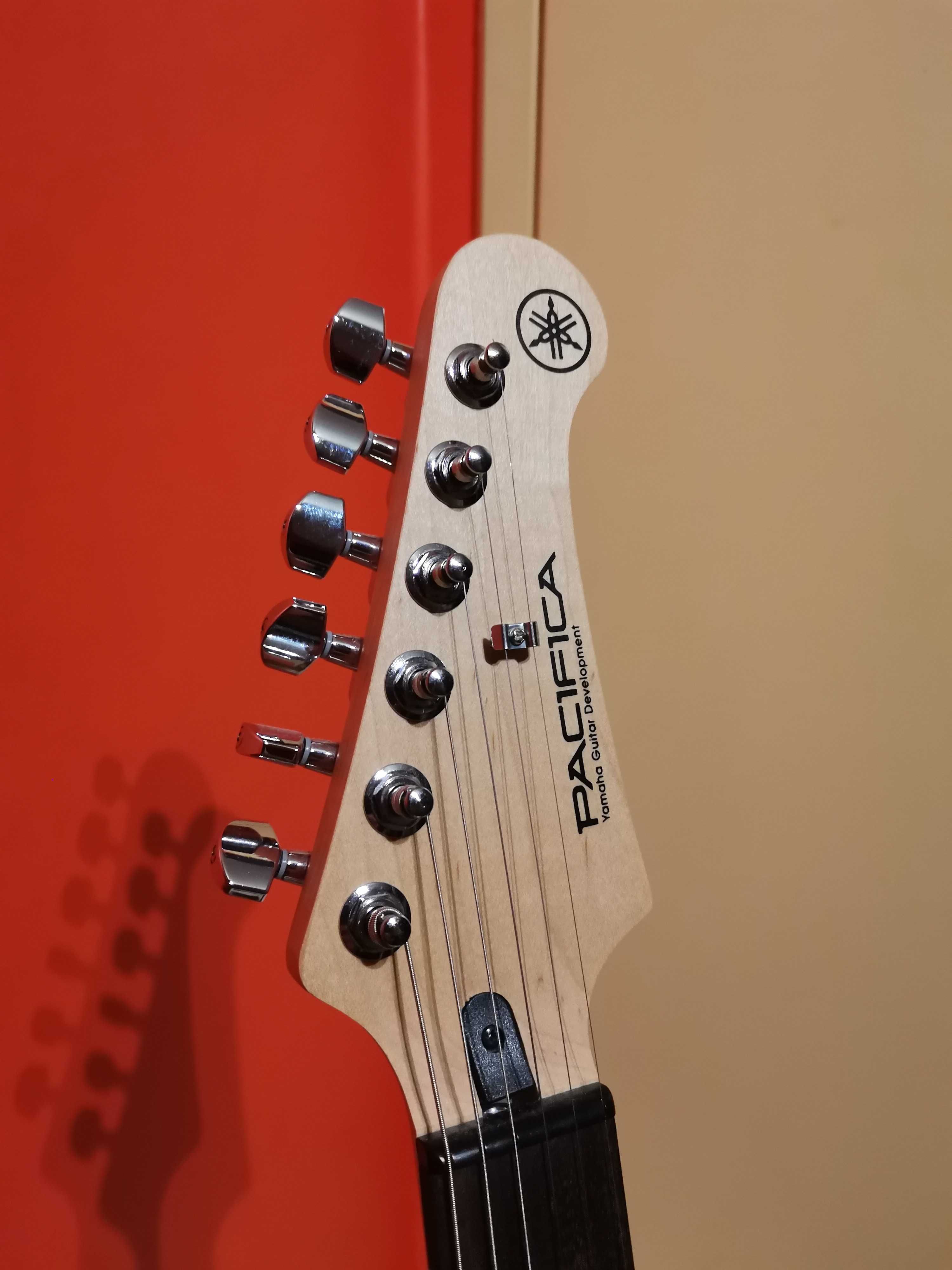 Китара Yamaha Pacifica 120H Черна