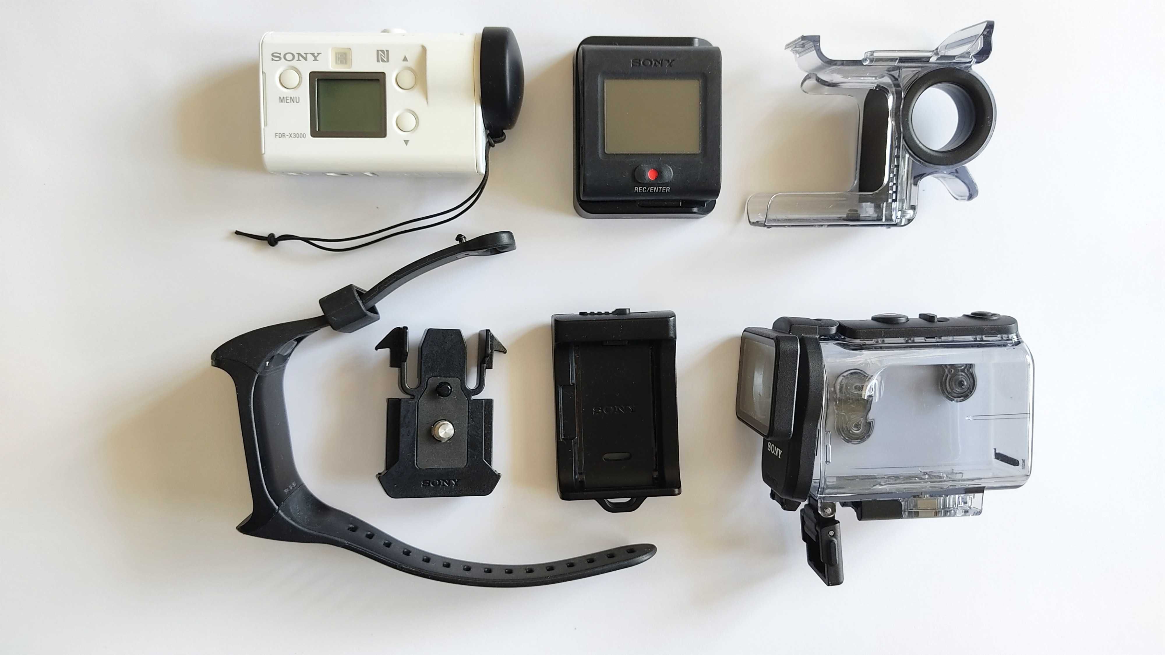 Продавам екшън камера Sony FDR-X3000R в перфектно състояние