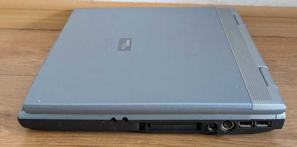 Fujitsu Amilo D (Pentium III) defect, 80 lei