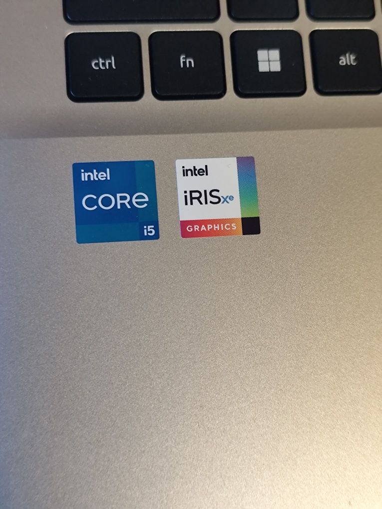Продавам Acer aspire 3