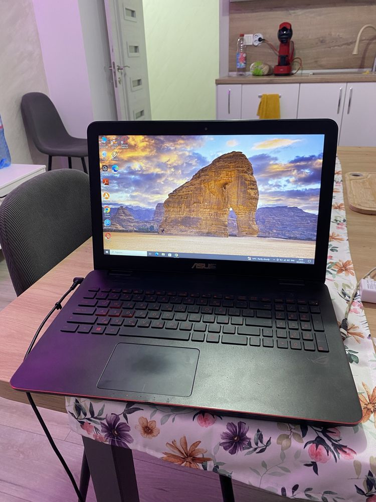 Продавам геймърски лаптоп Asus