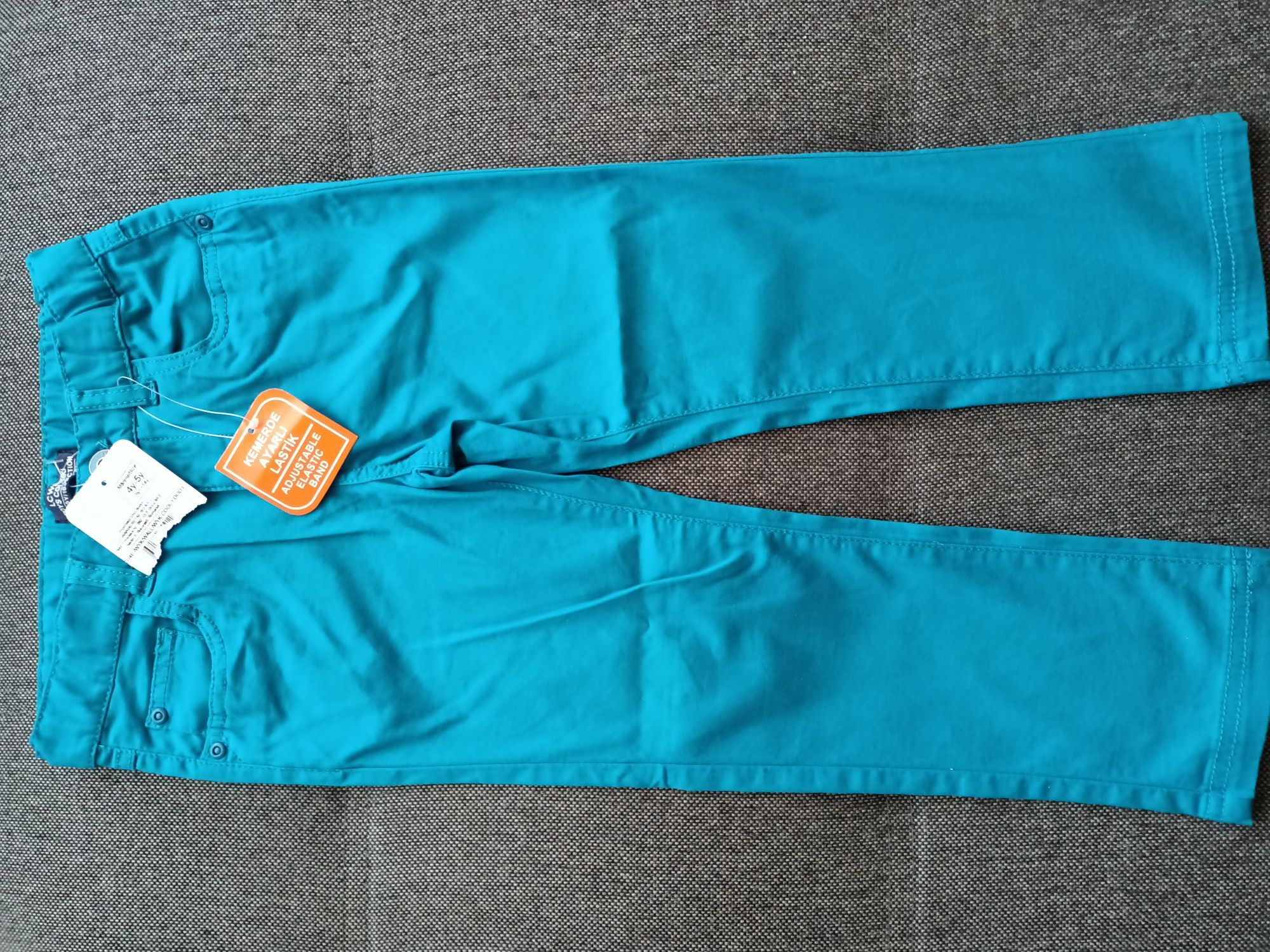 Pantaloni LC Waikiki noi 4-5 ani