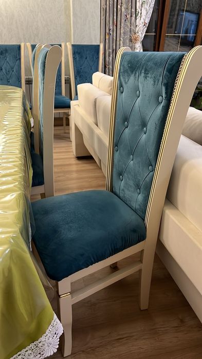 Стол и стулья б/у в идеальном состоянии