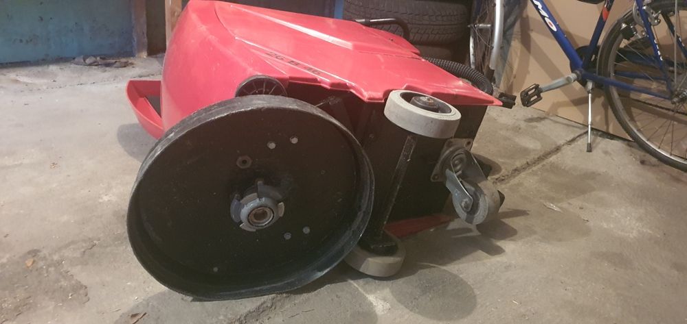 Машина за миене на под