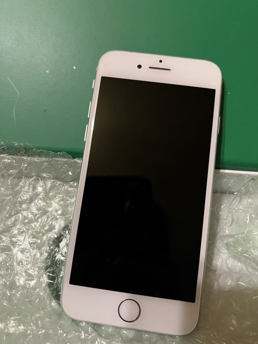 Vand Iphone 8 in stare foarte buna