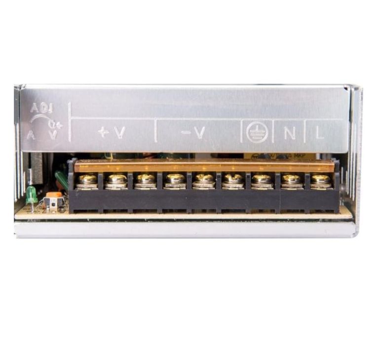 Преобразувател на напрежение от 110V/220V на 12V