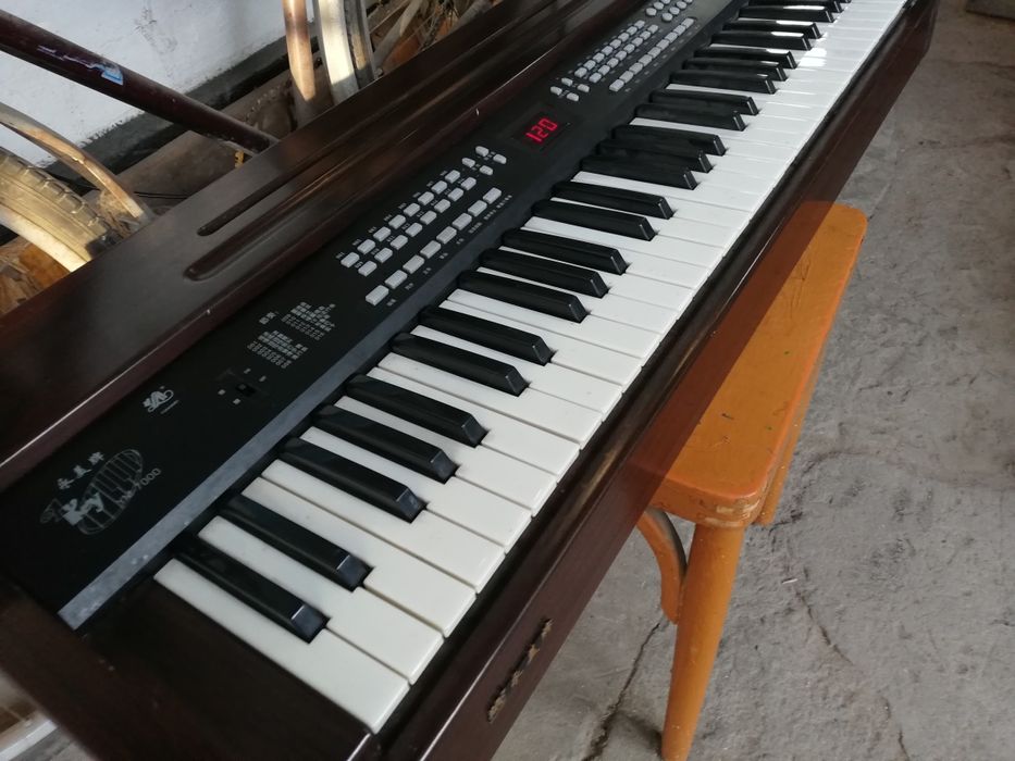 Продам 2 синтезатора Yongmai