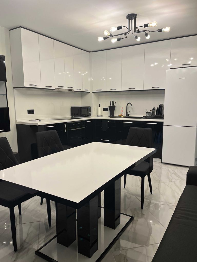 Продава се Тристаен апартамент в Свиленград - 116 кв.м за 1811 €/кв.м - Снимка #2