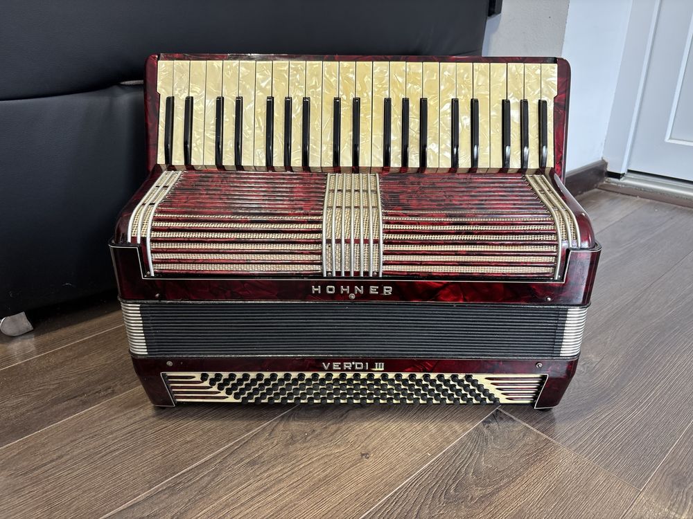 Acordeon Hohner Verdi 3 cu 120 de basi vergea