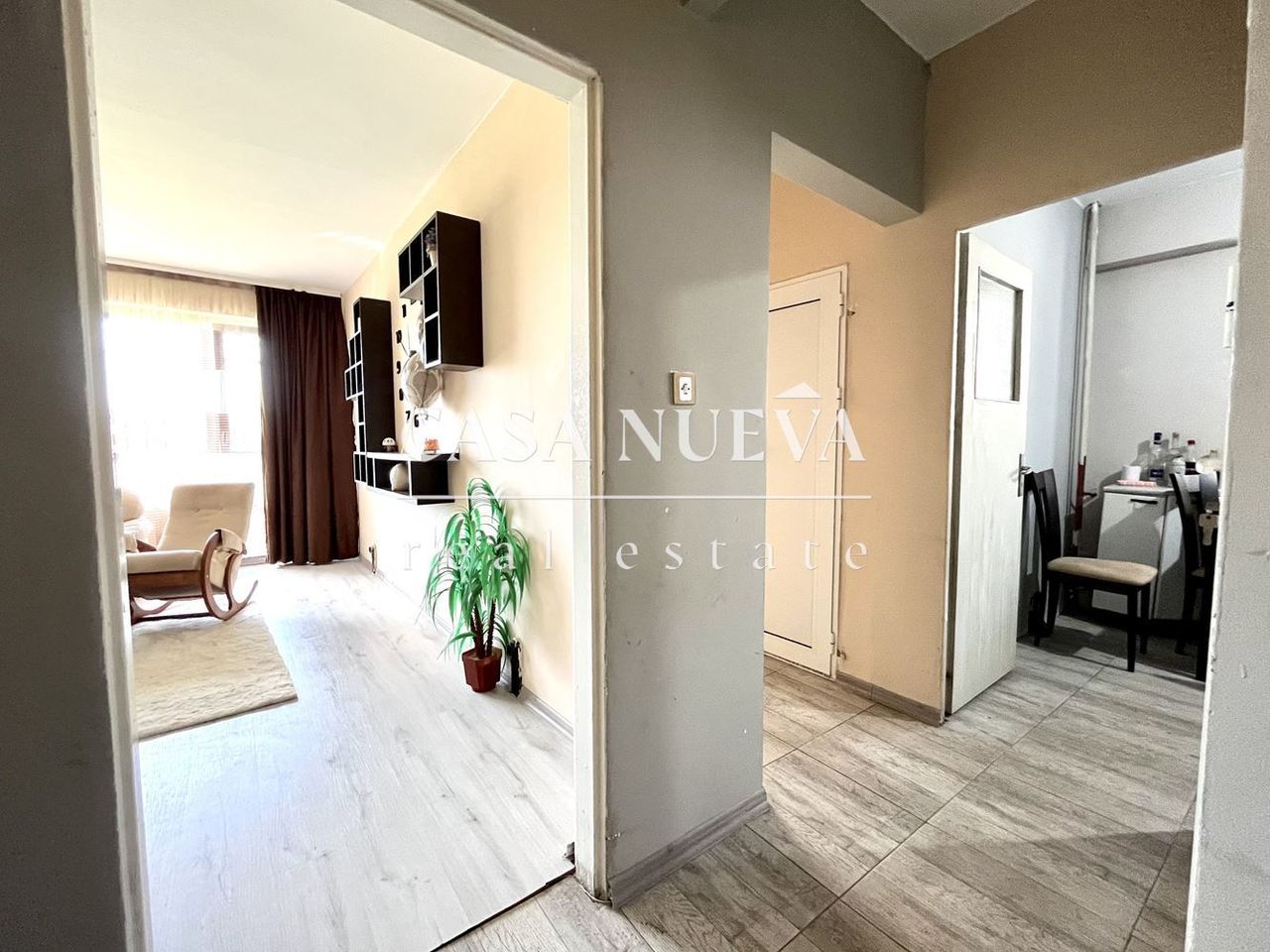 Продава се Тристаен апартамент в Перник, Тева - 84 кв.м за 1024 €/кв.м - Снимка #1