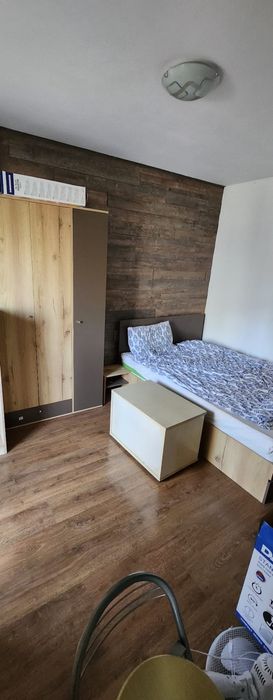 Apartament decomandat Piața centrala  etaj 1/7 la 1400 lei.