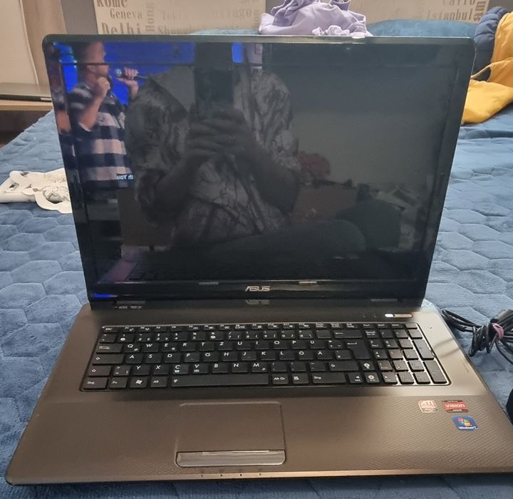 Лаптоп  Asus X72D 15,6 за части