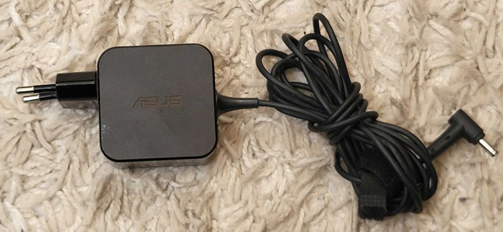 ASUS Incarcator 19V-2.37A adaptor fuctional