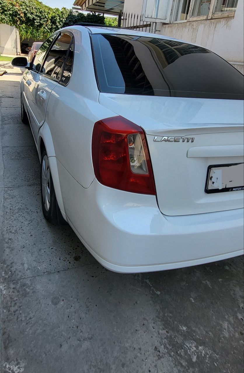 Lacetti 2013 1.6 автомат сотилади