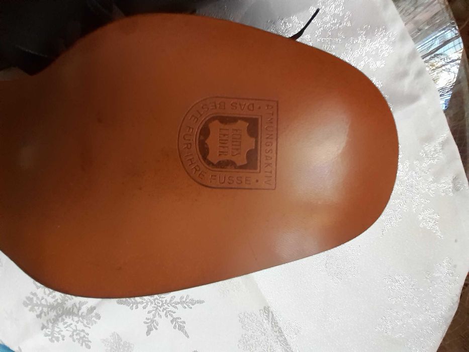 Pantofi  piele naturala.