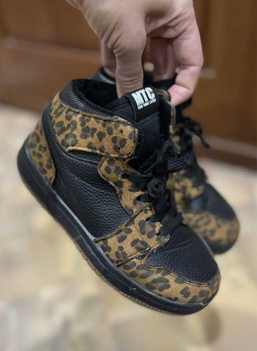 Продам теплые кроссовки