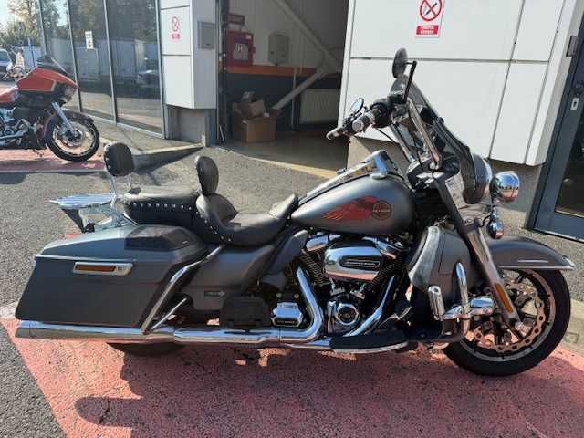 Se vinde HARLEY DAVIDSON RoadKing Police, 2019