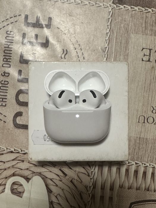 Casti Airpods 4 perfect functionale