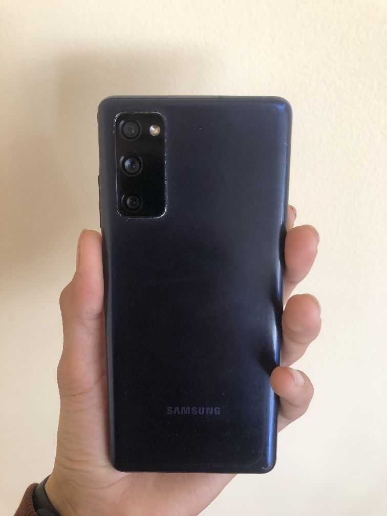 Samsung s 20fe idiyal 6 128 talik karobka  yoq pasprt kopiya