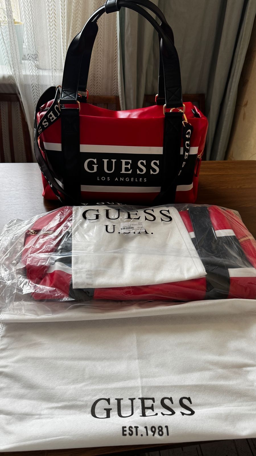 Сумка Guess красная