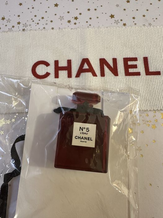 Аксесоар Chanel 5 L’eau Christmas +подарък chanel гъбичка