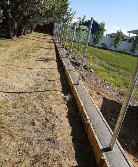 Construim și realizam la comand clientului garduri din plasă bordurată