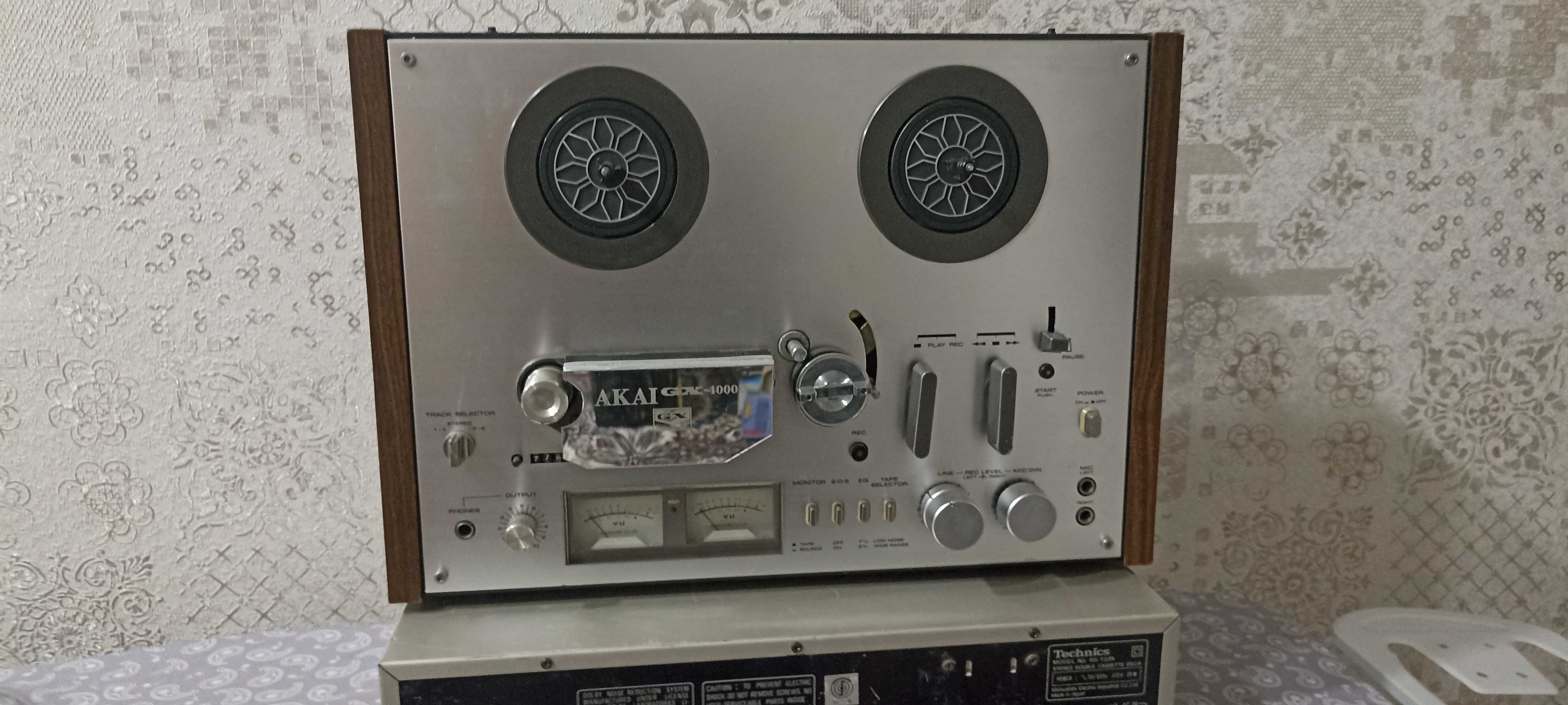 «AKAI GX-4000D».