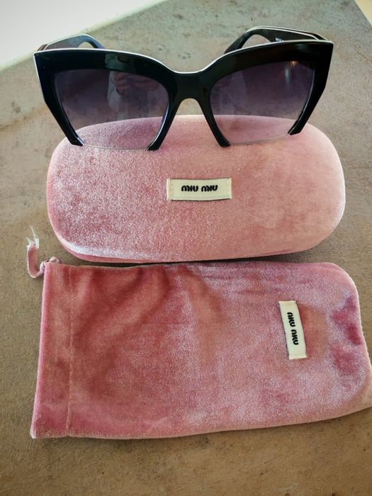 Очила на марката miu miu