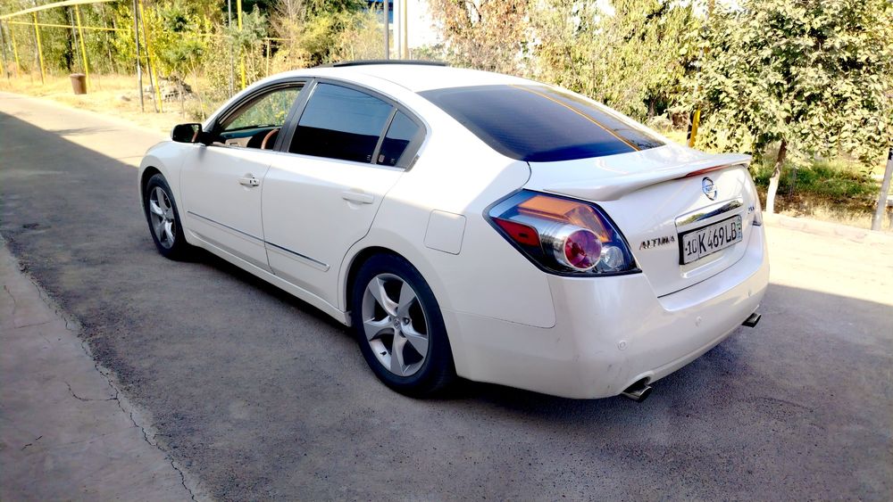 Nissan altima 2008 full 3 pazitsyasi lyukli variant