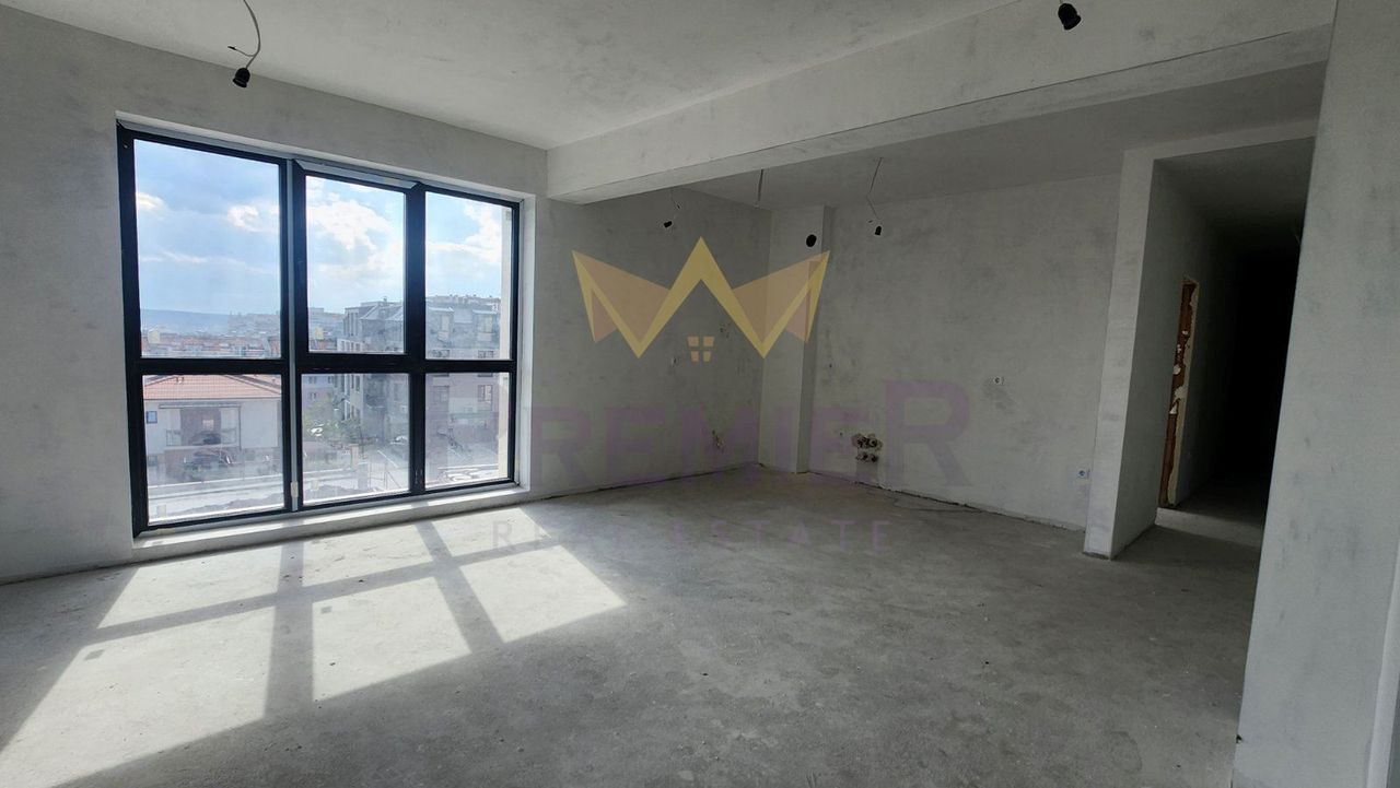 Продава се Четиристаен апартамент в Варна, Бриз - 166 кв.м за 2049 €/кв.м - Снимка #3