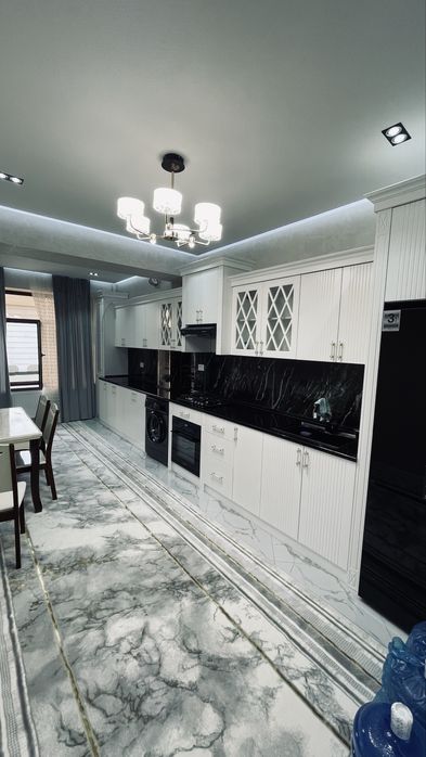 Сотувда 3 хоналик уй фулл ремонт ва жихозлари билан