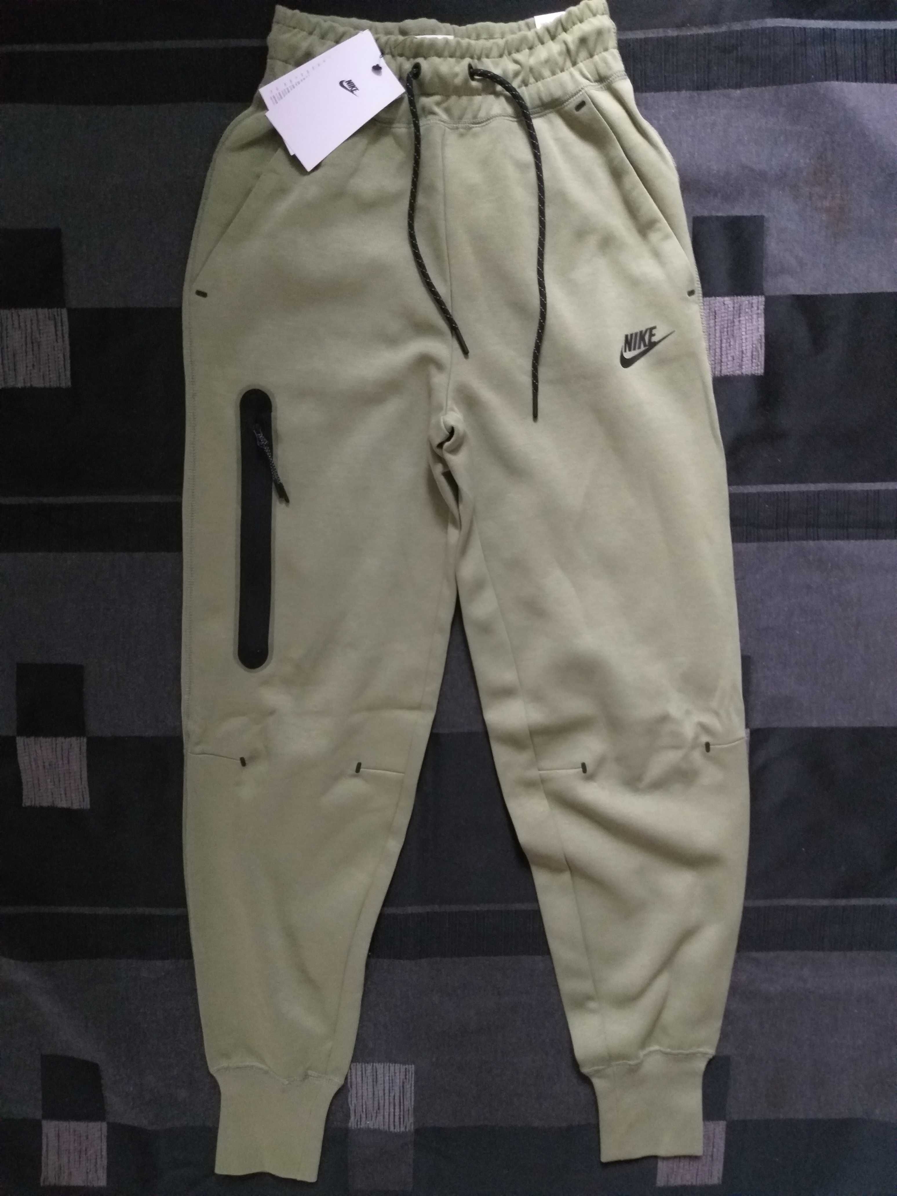 Nike Tech Fleece Pants W -  дамско долнище НОВО 2ХС
