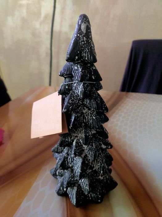 Коледна елха със сребърен сняг