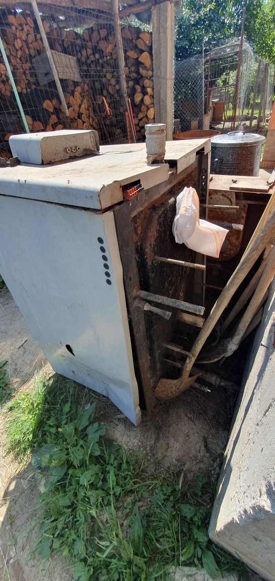 Vând centrala pe lemne 35 kw cu gazeificare, ventilator defect!