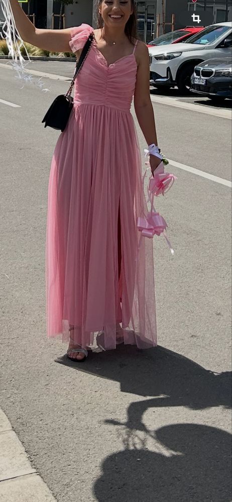 Rochie roz midi.
