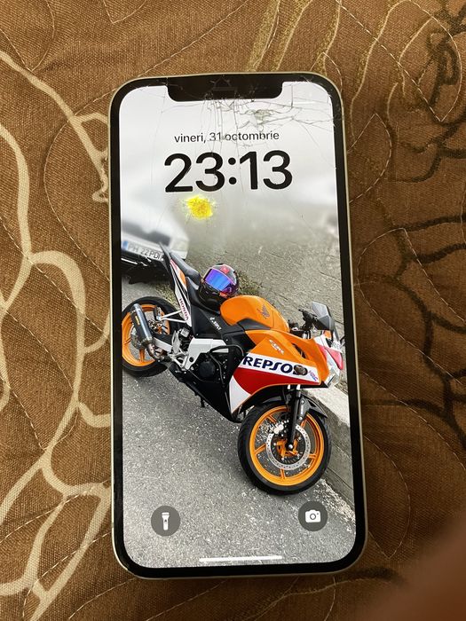 Vând iphone 12 fise sau refacere