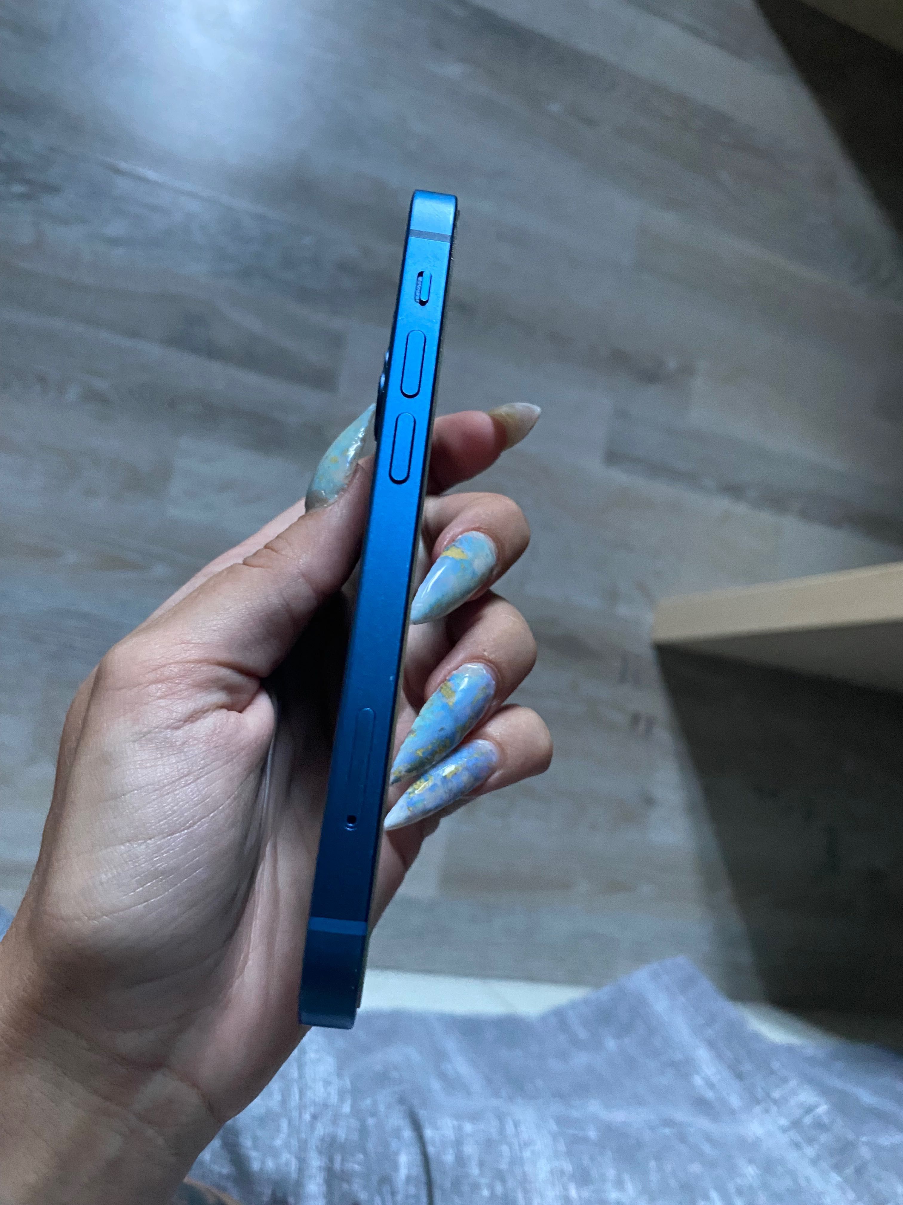 Придавам IPhone 13 mini