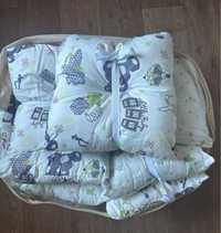 Новые бортики на кроватку с одеялом, простынью и подушкой