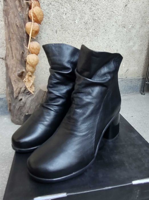 Кожени боти, 39 номер, 7 см ток, модел на Bata, елегантен финиш с цип