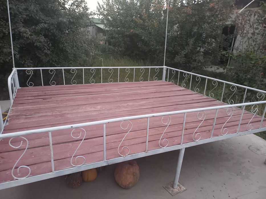 Тапчан в хорошем состояний продаётся срочно