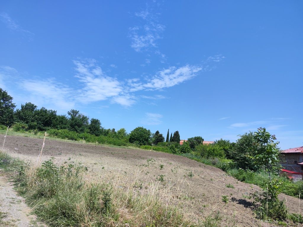 Парцел в област Варна, гр. Бяла с ток и вода