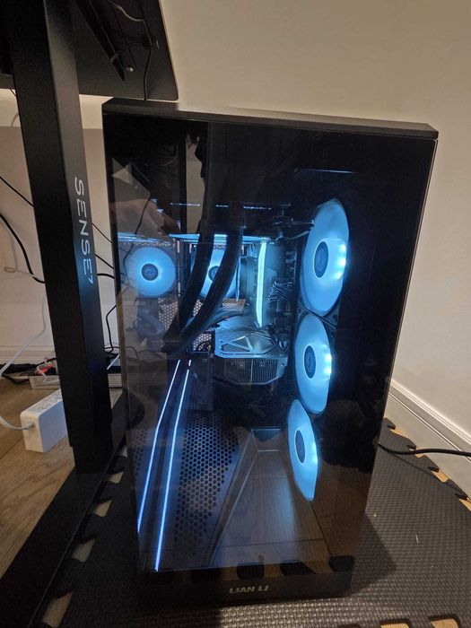 PC gaming (9600X + RTX 5070)cu libraria de jocuri