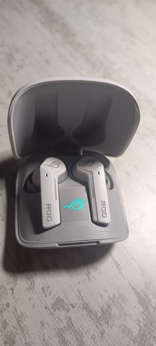 De vanzare rog phone 6 256gb si casti rog cetra