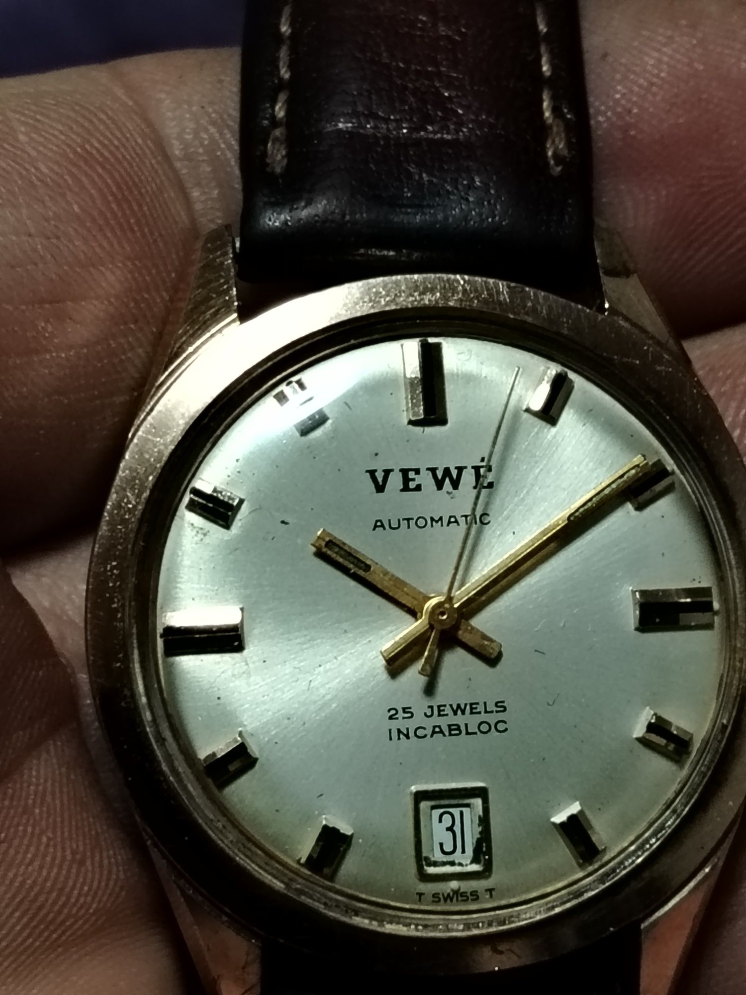 Vewe Calendar automatic 25 rubine Swiss