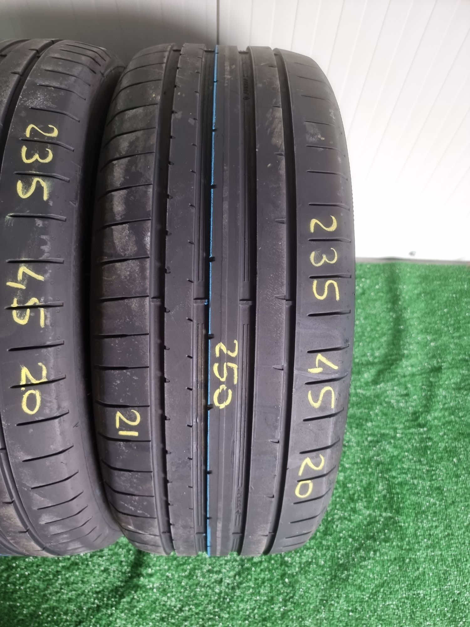 235.45.20 dunlop