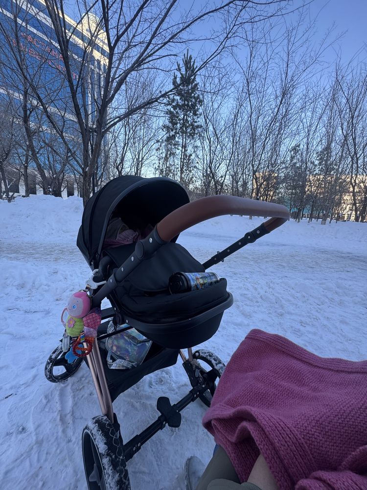Срочно продаются 2 (две) прогулочные коляски - Joie Tourist и Mikolino