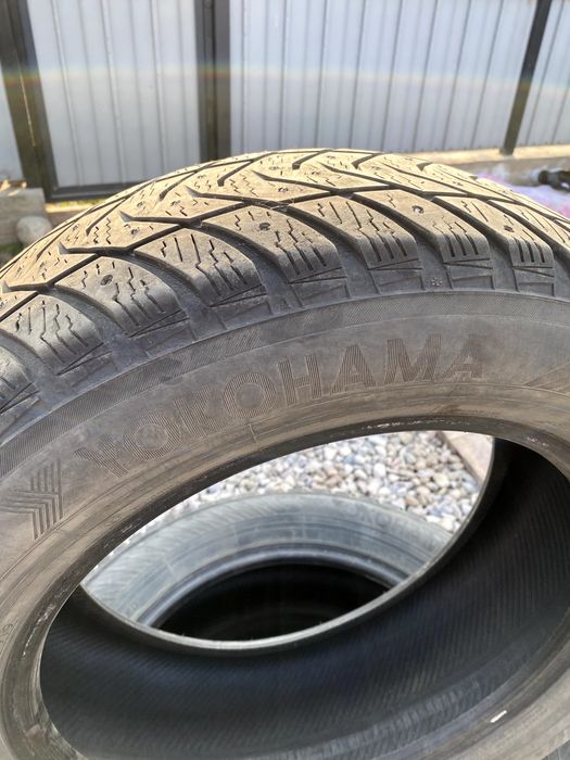 Зимние шины 235/60 R18 YOKOHAMA