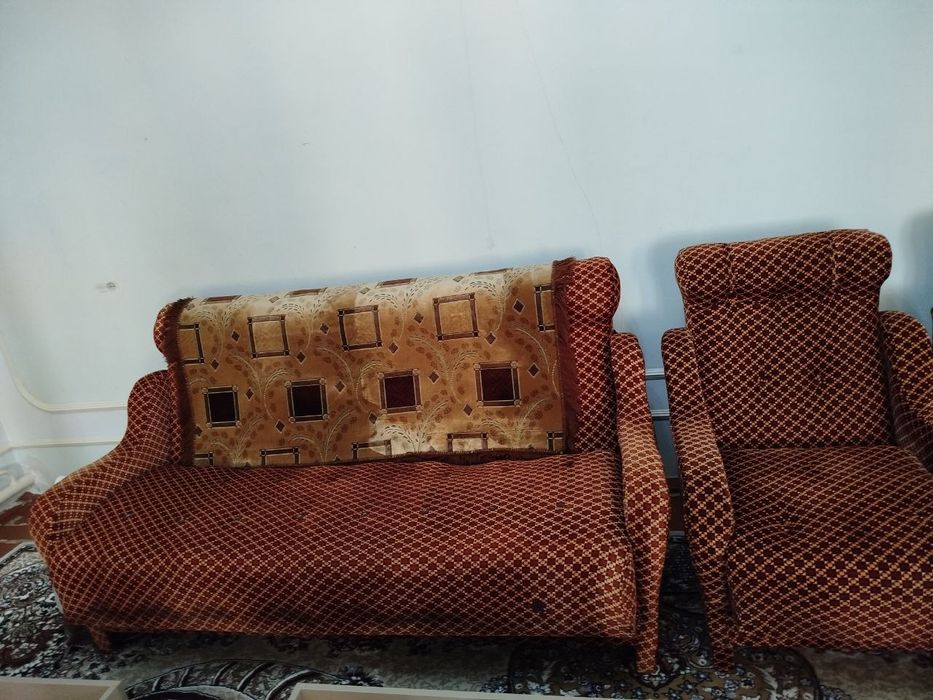 Продаётся диван с креслом комплект